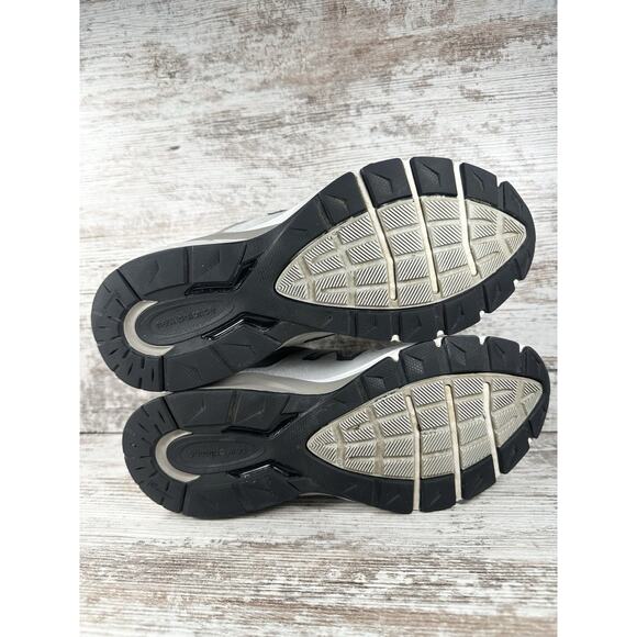 Athletic_Shoes